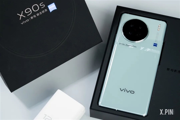 vivo 3999元新旗舰：拍照整了点新活