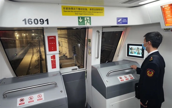 西北首条！西安无人驾驶地铁正式开通：乘客可在车头车尾参观拍照