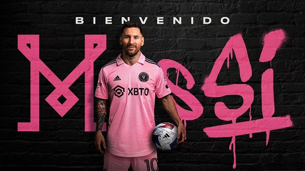 梅西正式加盟迈阿密国际：身穿粉色10号球衣 贝克汉姆发文欢迎