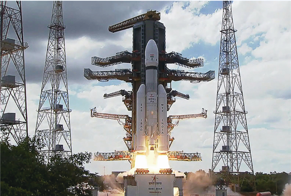 这很印度：“月船3号”发射前 科学家集体求神拜佛
