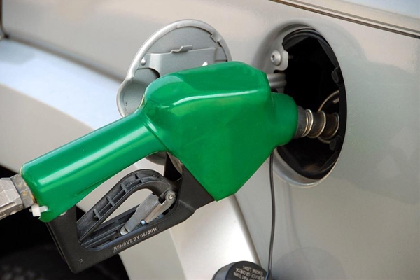 国内油价即将现三连涨 涨幅超过200元/吨 车主需注意