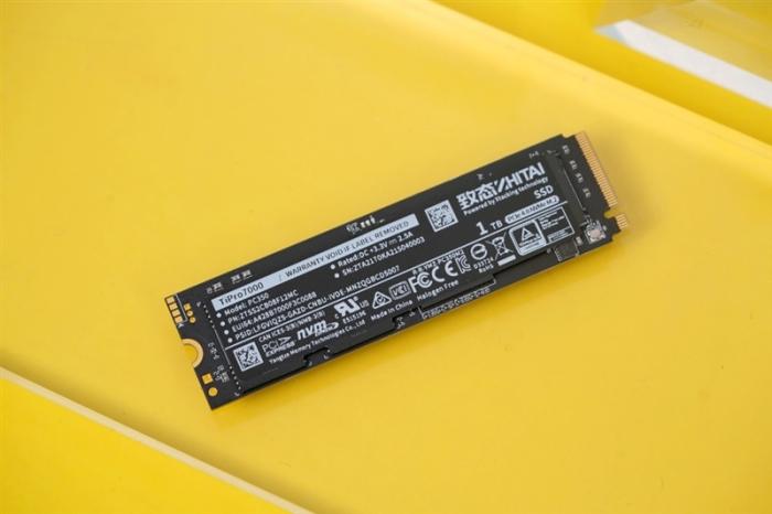 长江存储致态TiPro7000 SSD新固件升级体验：读写速度飙升 更稳了！