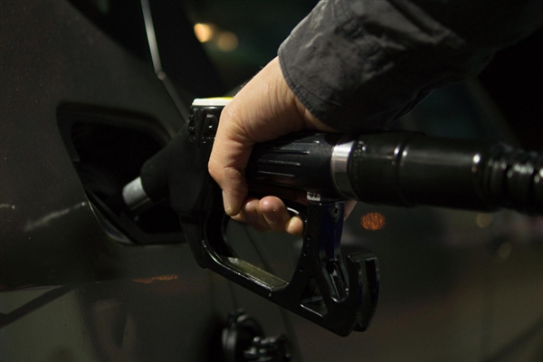 国内油价下周三迎来年内第八涨！涨幅逼近两毛钱