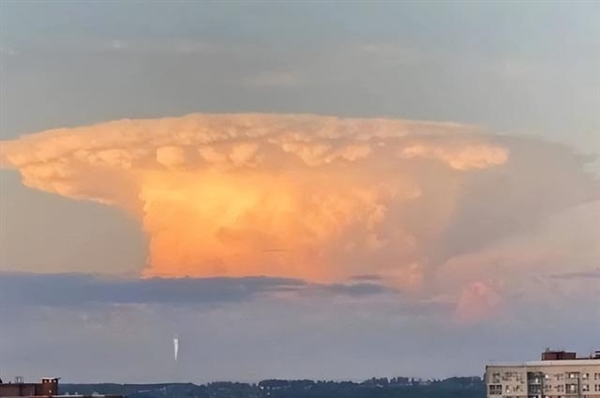俄罗斯喀山出现“蘑菇云”吓到居民 官方回应：实为积雨云、非人为